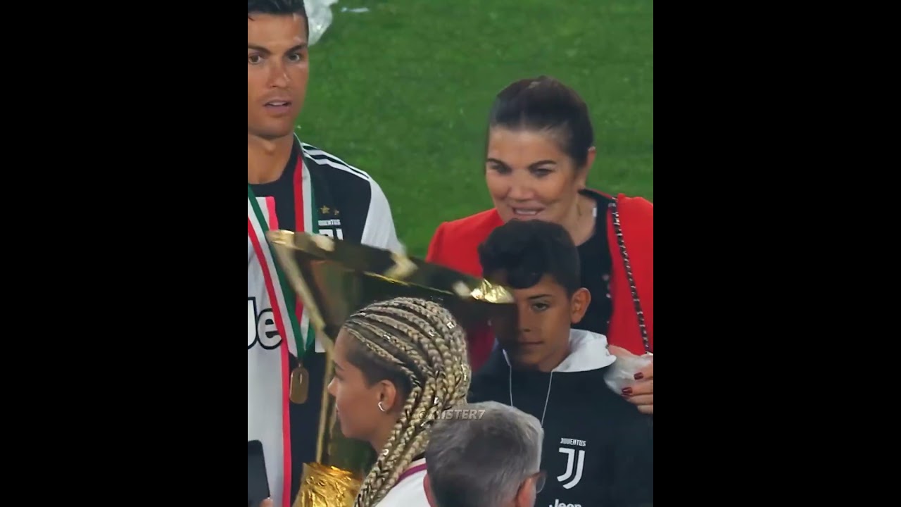 Ronaldo Chemistry With Trophies 😂