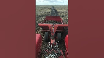 Making ditches with Versatile 2375 and Leon 850 scraper