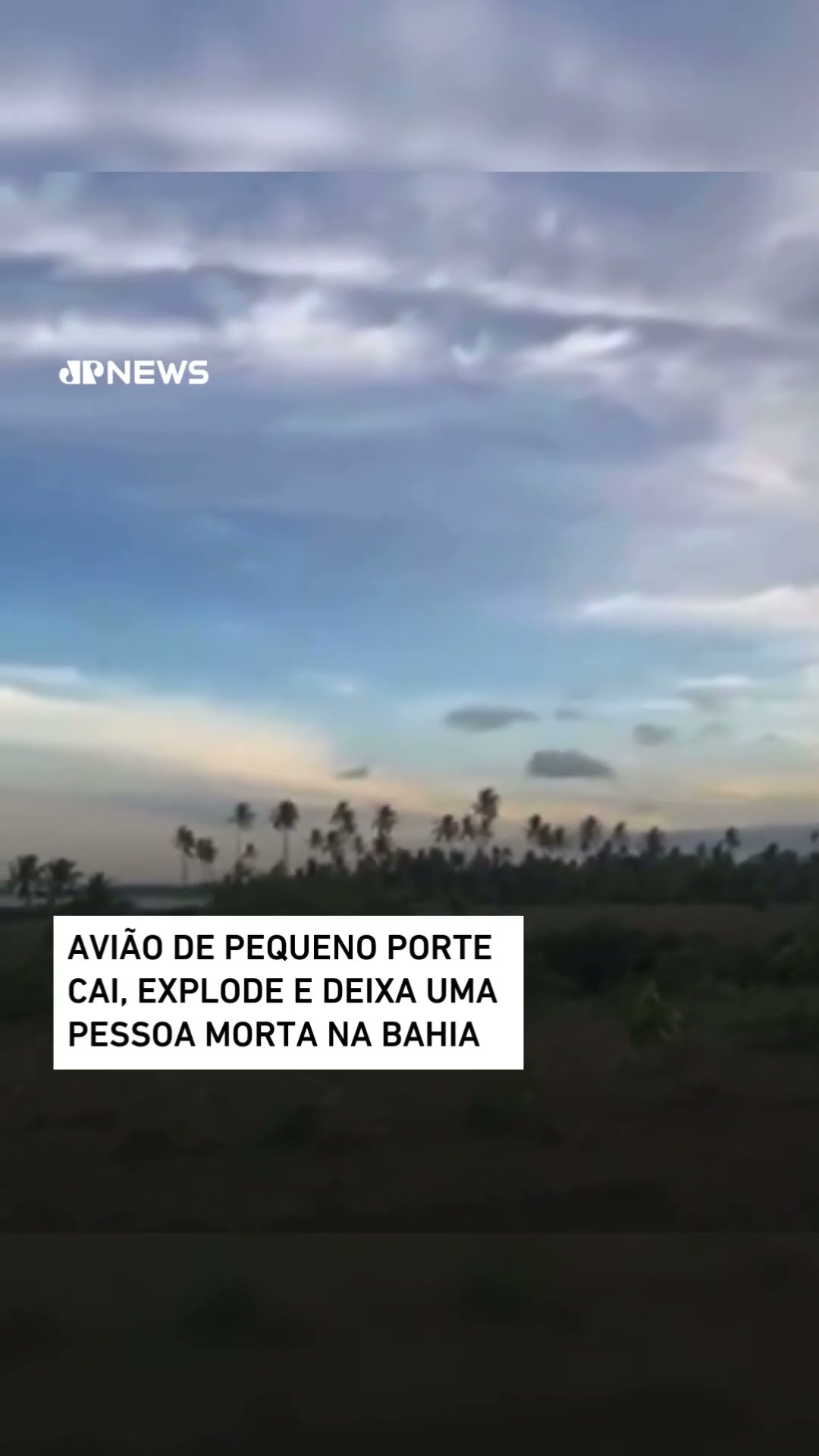 Avião de pequeno porte cai, explode e deixa uma pessoa morta na Bahia