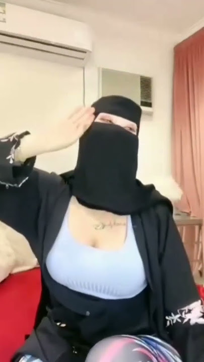 viral perempuan bercadar buka baju nya