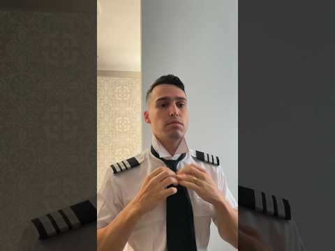A day in the life as an airline pilot, in 40 seconds 👀 #pilot #travel #travelvlog
