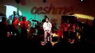 Serdar Ortaç & Yaz Yağmuru Canlı Performans Ceshme Club Resimi