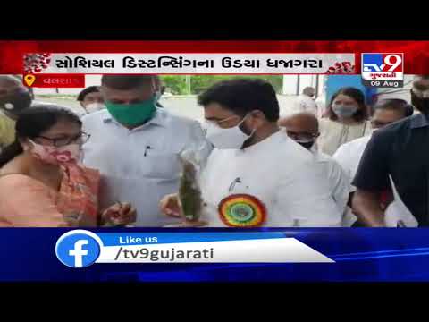 Social distancing norms flouted during World Tribal Day 2020 celebration, Valsad | Tv9GujaratiNews