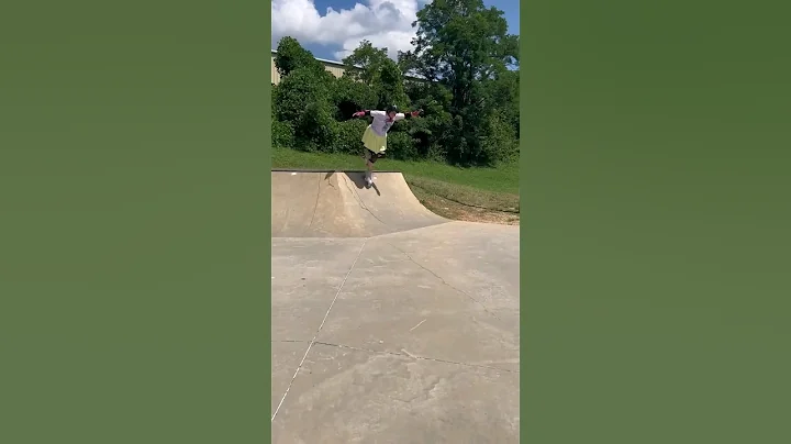 what not to do when dropping in #fyp #tollerskating #rollerskate #skatepark #rollerskater #fail