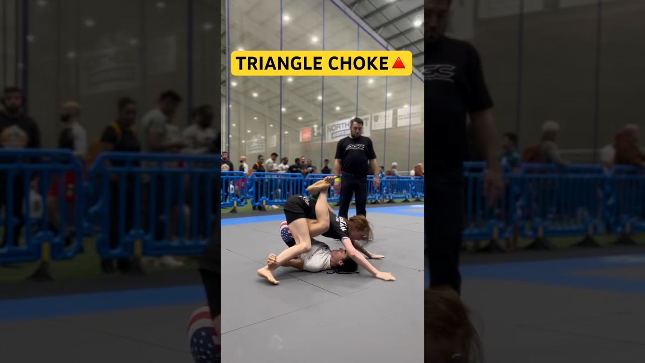 Skyler Munson Secures Triangle Choke! 😱 #bjj #jiujitsu
