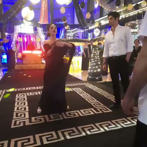 helly Shah ka dance from immj2 set  #hellyshah #ishqmeinmarjawan2 #riansh