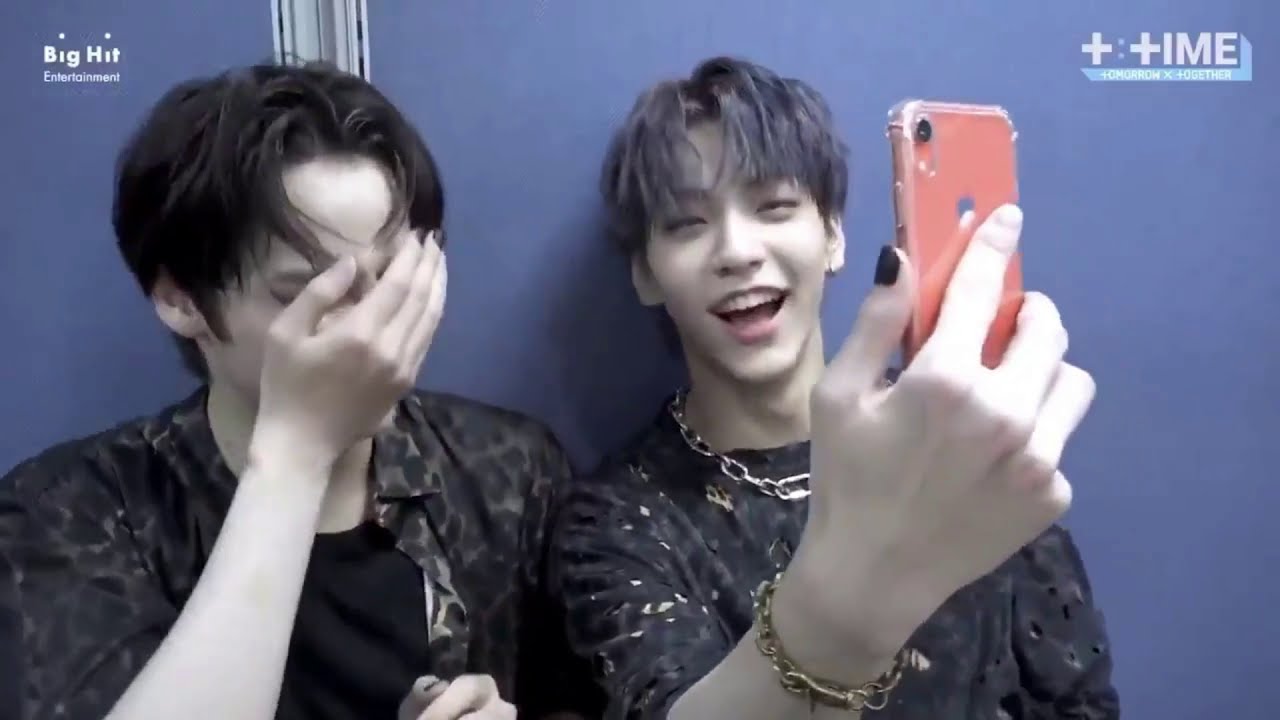 Idol Fixing Each Other's Hair Part 1 - Boy Group Version