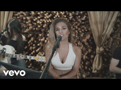 Jessie James Decker - Blue Ain't Your Color (Live from Blackbird Studios)