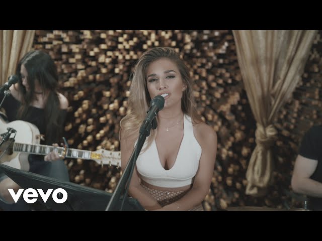 Jessie James Decker - Blue Ain't Your Color (Live from Blackbird Studios) class=