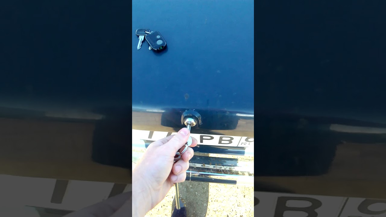 как открыть багажник 2107 без ключа