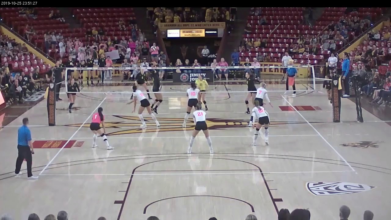 Randy Johnson's daughter is volleyball star