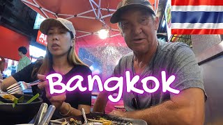 BANGKOK is INSANE. First Impressions (The Land of Smiles)