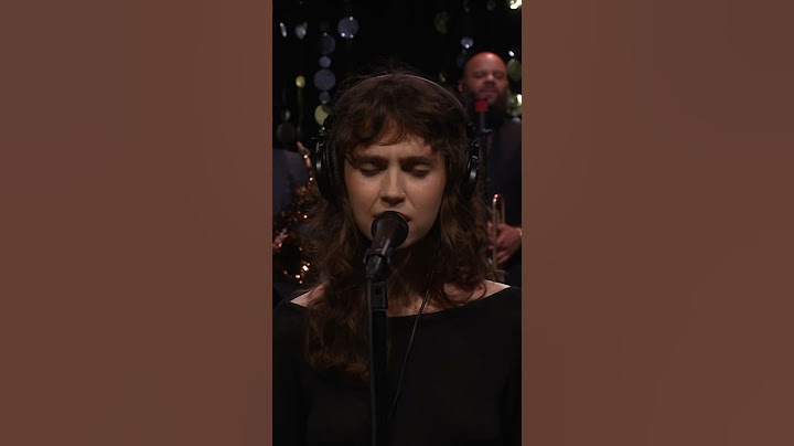 #Clairo performs “Juna”! #FallonTonight