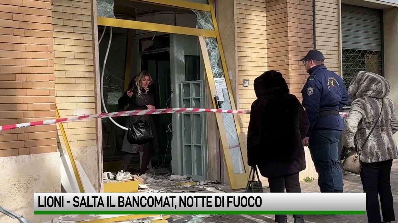 Lioni. Salta il bancomat, notte di fuoco