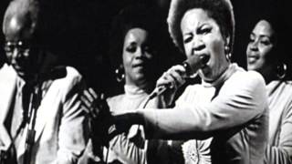 Video-Miniaturansicht von „The Staple Singers   Who Took the Merry Out of Christmas“