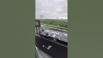 Hoe mijn draaitafels hier terecht zijn gekomen, zal ik ooit het hele verhaal vertellen