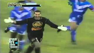 Гол Чилаверта со своей половины поля - Chilavert Best Goal