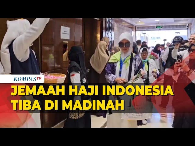 Jemaah Haji Indonesia Kloter Pertama Tiba di Madinah class=