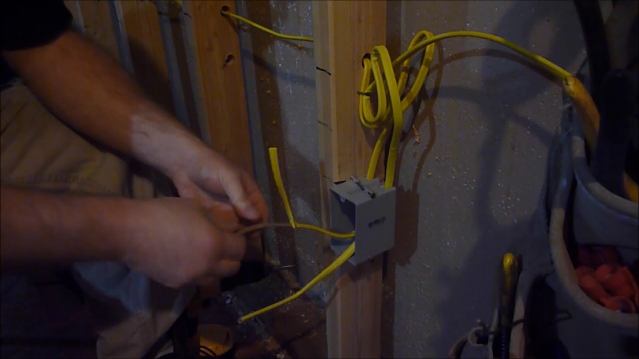 WIRING RECEPTACLES IN PARALLEL - YouTube