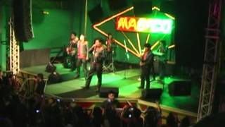 Video thumbnail of "Grupo LOS TRUENOS en Argentina - Dos Cervecitas"