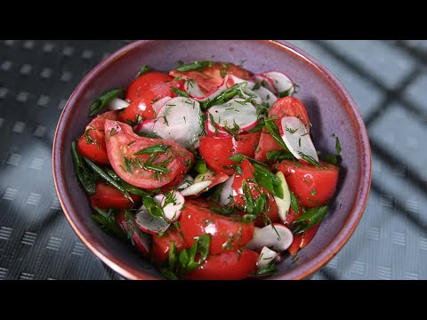 Карп на гриле. Салат из томатов и редиса