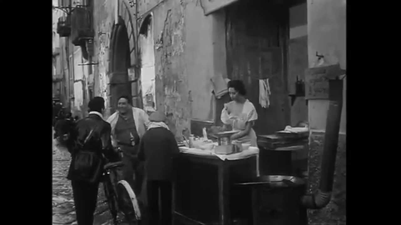 Sophia Loren e le Pizze Fritte - YouTube