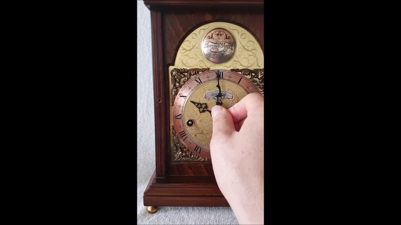 Warmink Large Westminster Quarter Chime Walnut Bracket/Mantel Clock