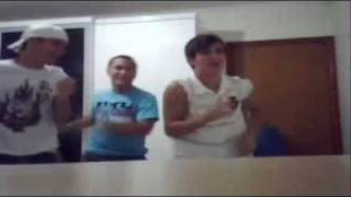 Ariel Correia, Felipe Gabriel e Henrique dançando Rebolation na twitcam!