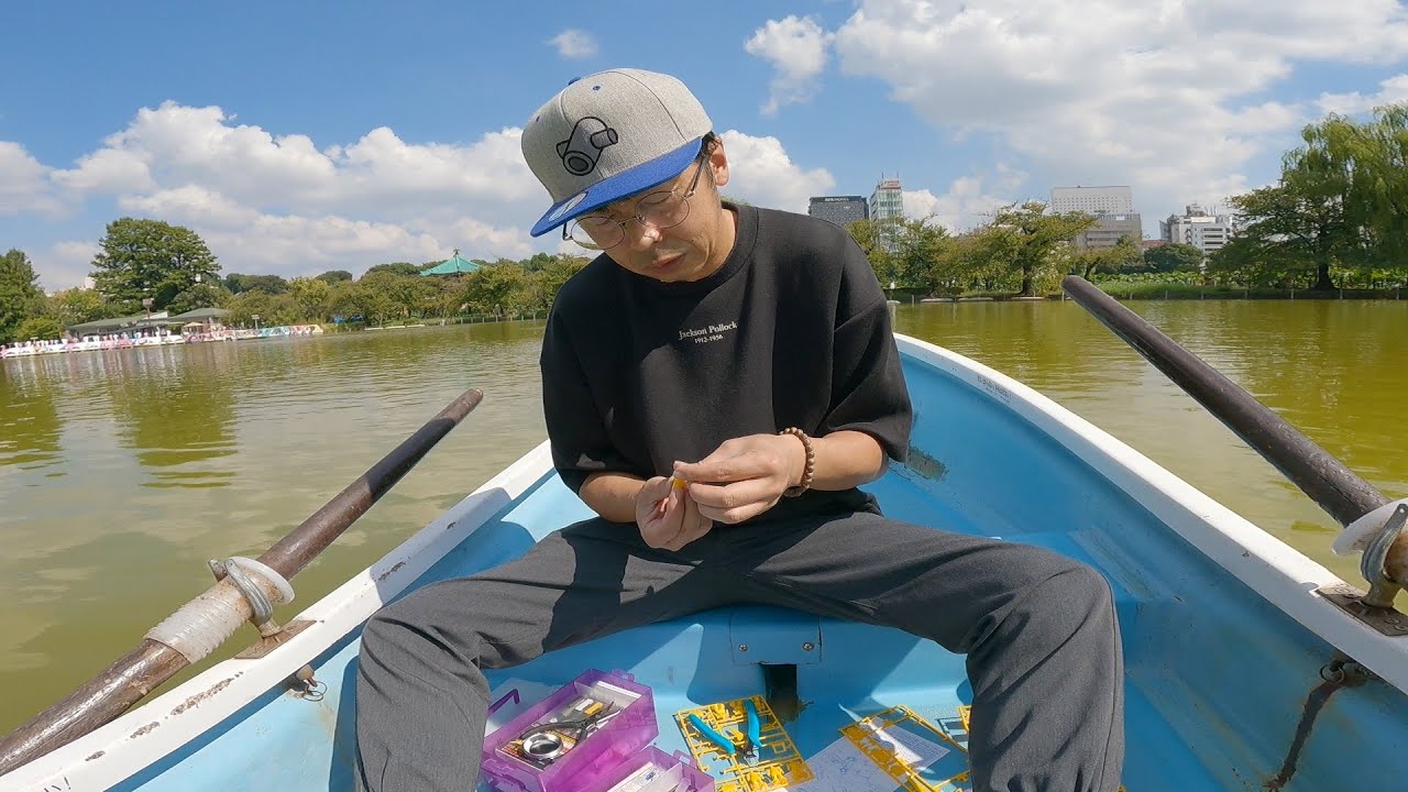 World first?] Building a plastic model on a boat was tougher than