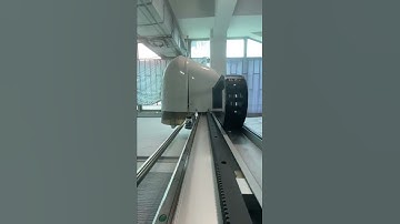 Automatic fabric cutting machine working