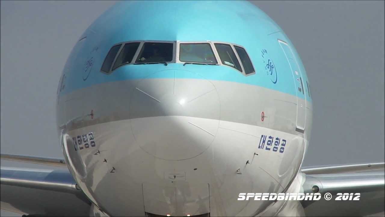 Boeing 777-300ERs at Los Angeles International Airport