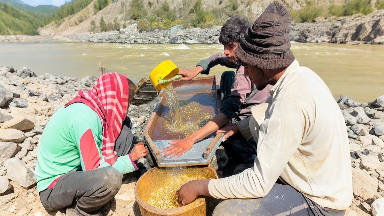 Unbelievable Ancient Gold Mining Process by Hand: Real Gold Mining Method 