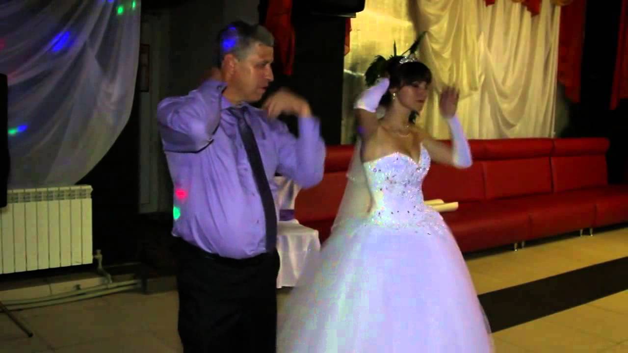 Танец отца с тремя дочерьми Марата Нигкоева Дзерассы Тамары и Агунды..