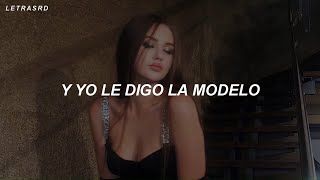 y yo le digo la modelo (Letra/Lyrics)