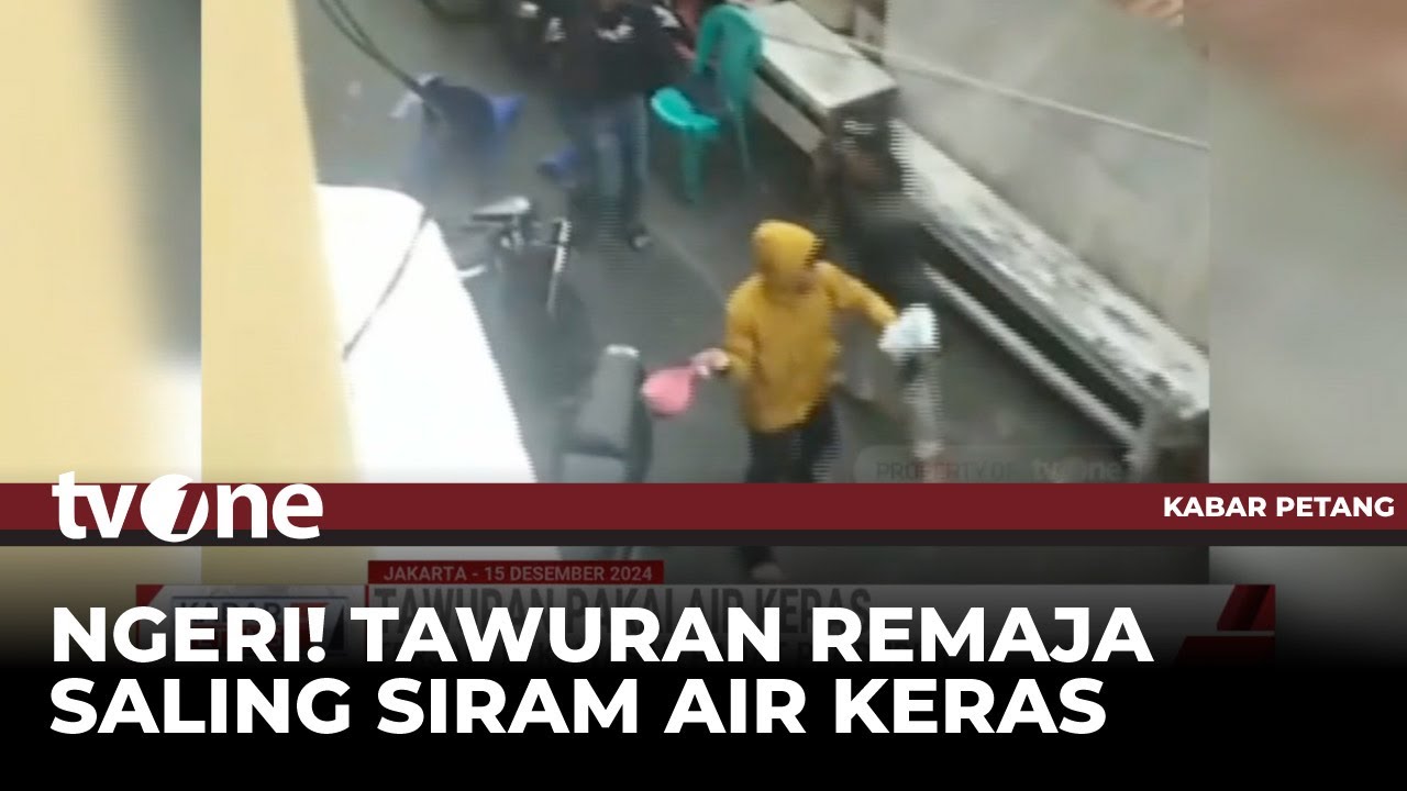 Dua Kelompok Warga Tawuran Pakai Air Keras di Tengah Permukiman | Kabar Petang tvOne