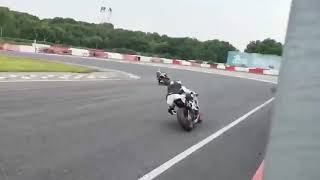 赛道狂飙Ducati959滑胎进弯 赛道狂飙Ducati959滑胎进弯