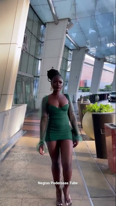 negra linda desfilando 🤩