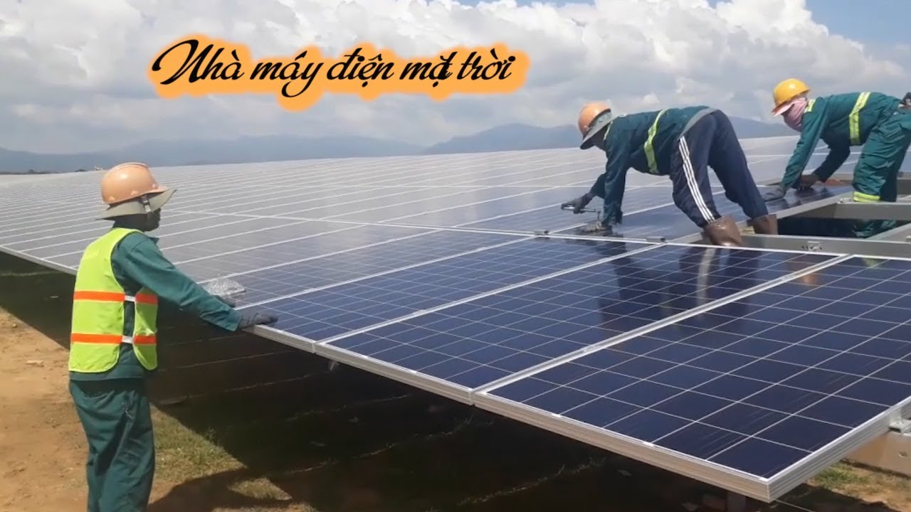 Cận cảnh nhà máy điện mặt trời đầu tiên ở Ninh Thuận hòa lưới điện quốc gia