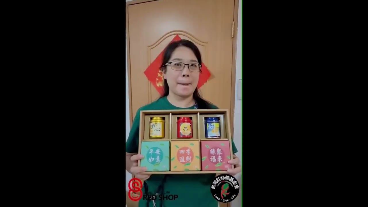收到禮物不能露牙齒!誰會第一個破功?😂|紅商店送禮挑戰 縮圖