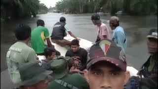 menuju desa Cot Bayu yang dilanda banjir bandang ladang rimba trumon dengan menggunakan spid boat