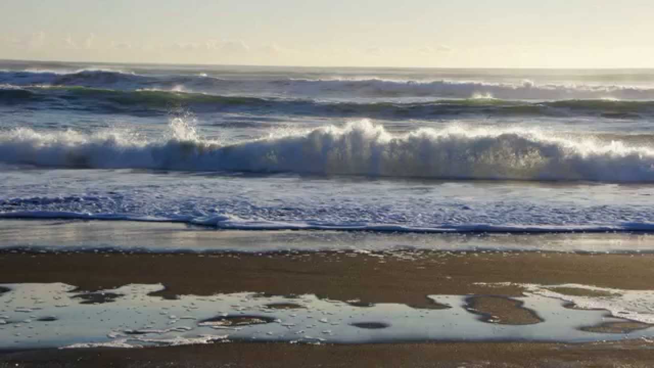 Два море океан петропавловск. Халактырский пляж Камчатка. Халактырский пляж с домиками. Халактырский пляж фото серфинг. Тихий океан Петропавловск зимой.