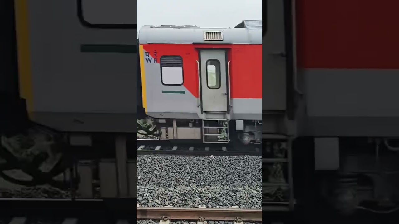 Banaras Veraval Weekly Express 12946 with WDP4D skipping Koth Gangad