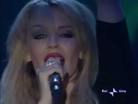 Kylie Minogue - Slow (Torno Sabato 2003)