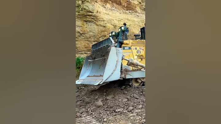 CAT D9 pushing downhill! #cat #caterpillar #dozer