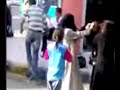 منقبتين ستات يضربون بعض أمام الناس والمارة