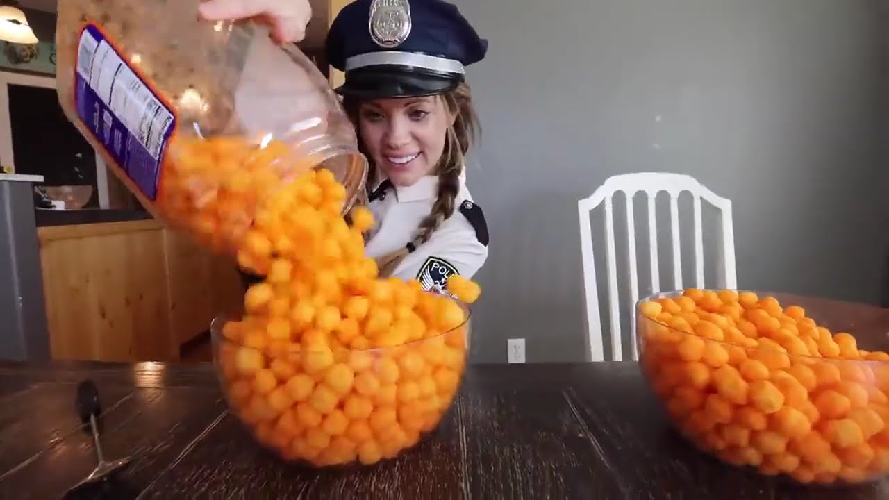 Life of Sammie and Summer! Rubber Ducky Surprises Puppy Monkey and Police with Car Ride Chase