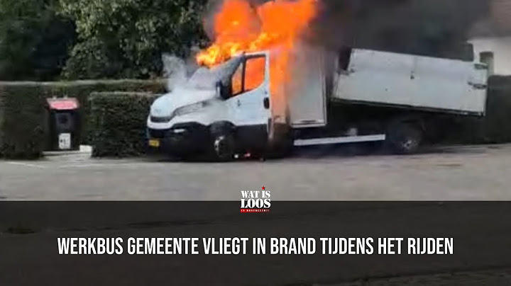 WERKBUS GEMEENTE VLIEGT IN BRAND TIJDENS HET RIJDEN