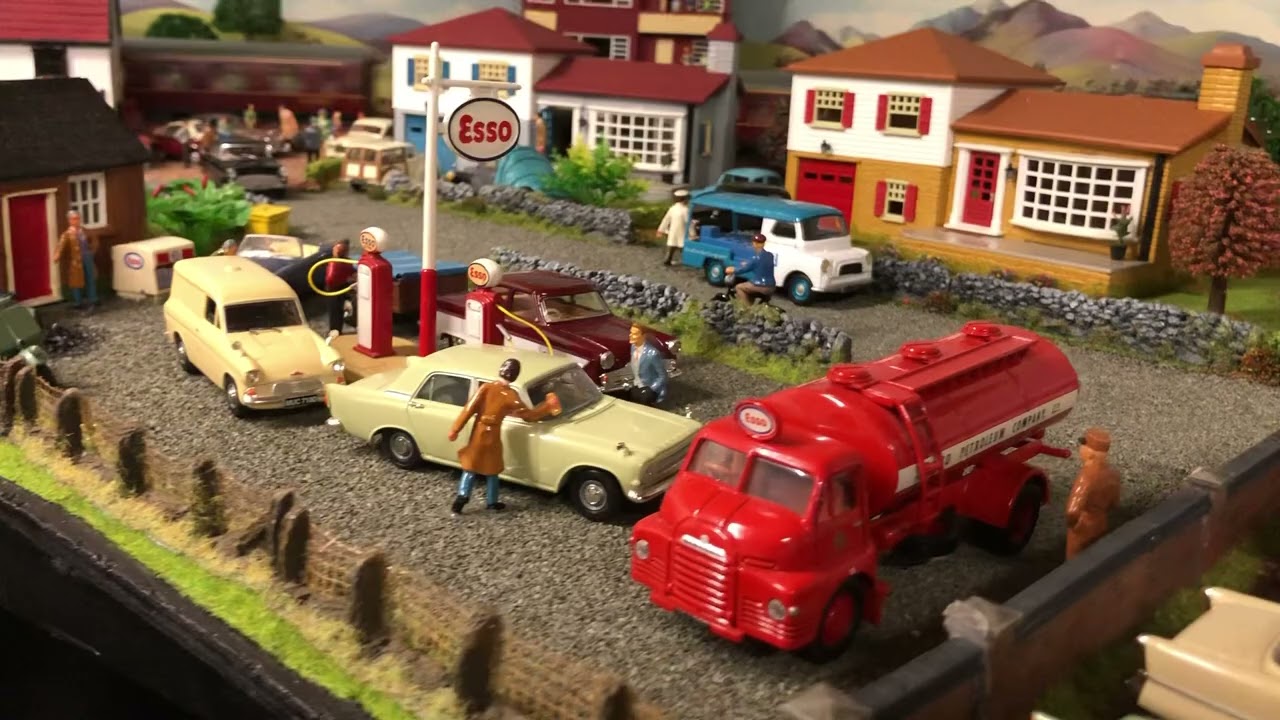 Corgi Vanguards 1/43 village of Shedington.