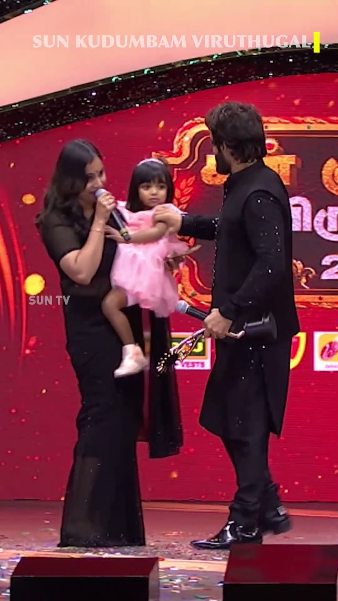 A special surprise for Suriya ❤️| Moondru Mudichu | Sun Kudumbam Virudhugal 2025 | Sun TV