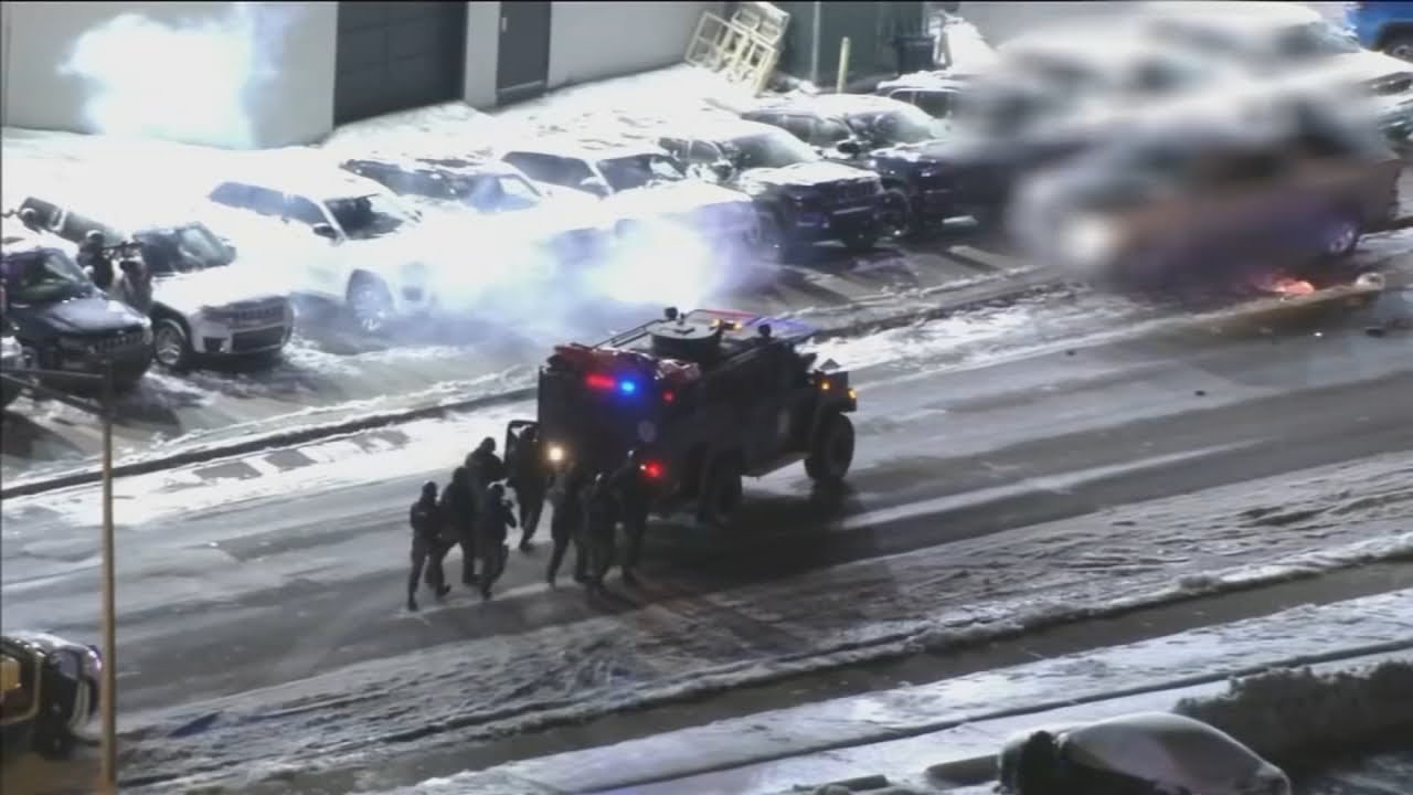 Suspect dead after police standoff in Northeast Philadelphia - YouTube